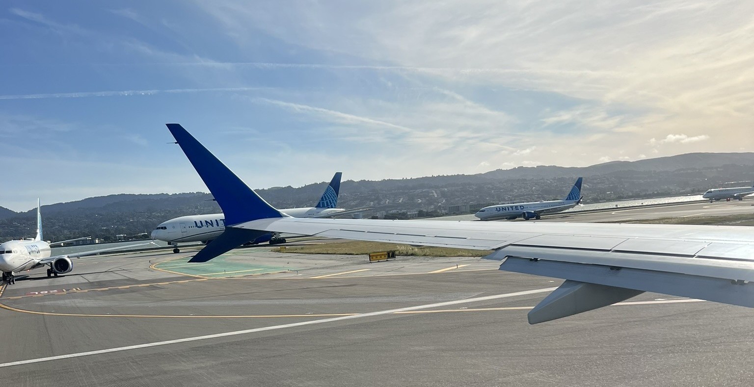 Airplanes lining up to take off at SFO